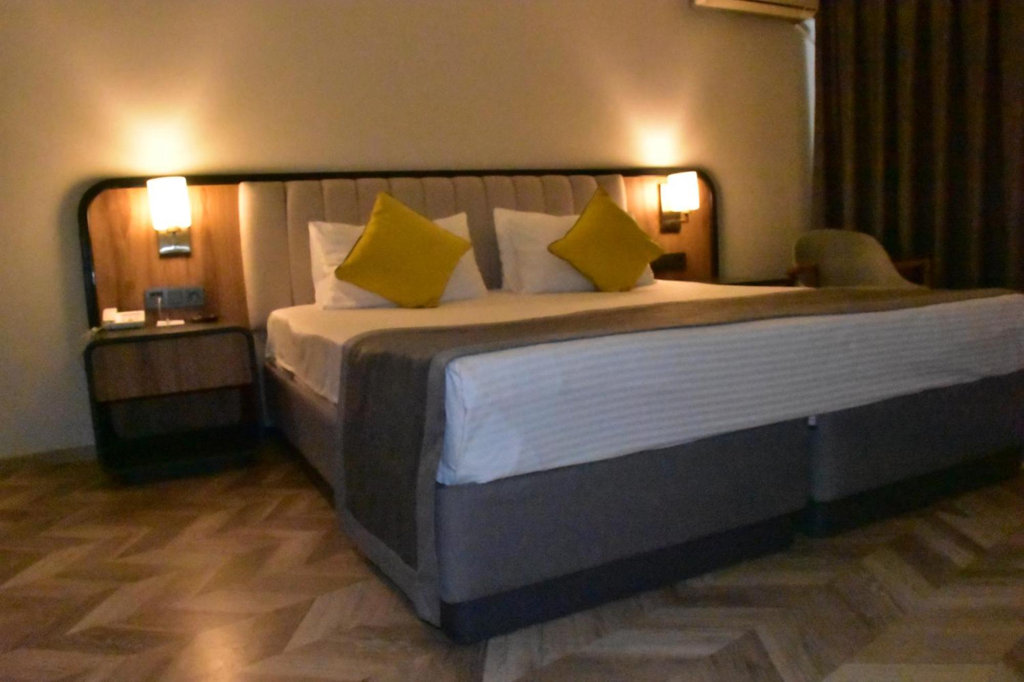 Uk Ankara Hotel Extérieur photo