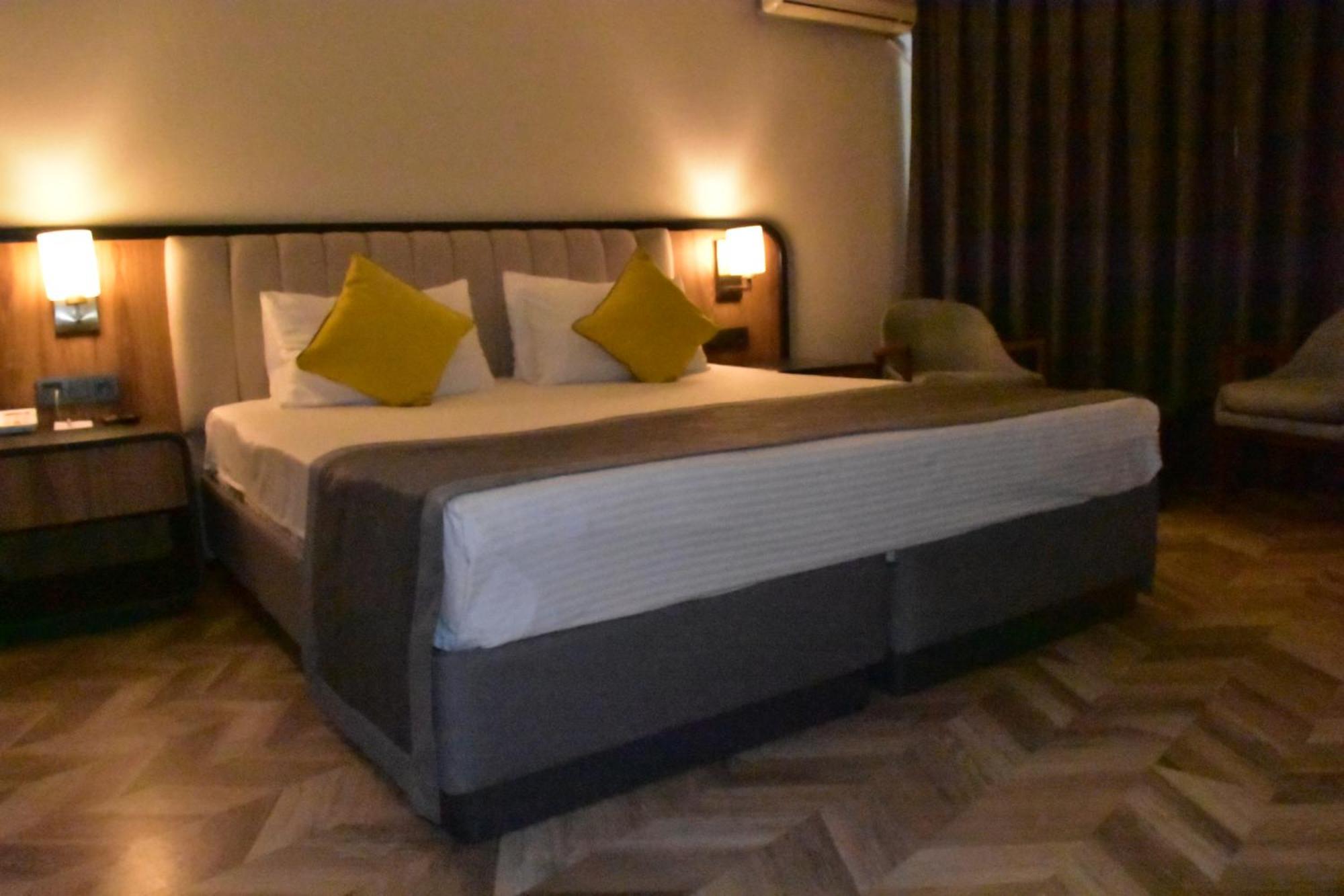 Uk Ankara Hotel Extérieur photo